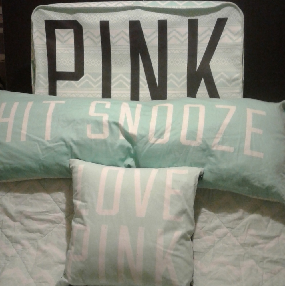 VS PINK BEDDING & PILLOWS